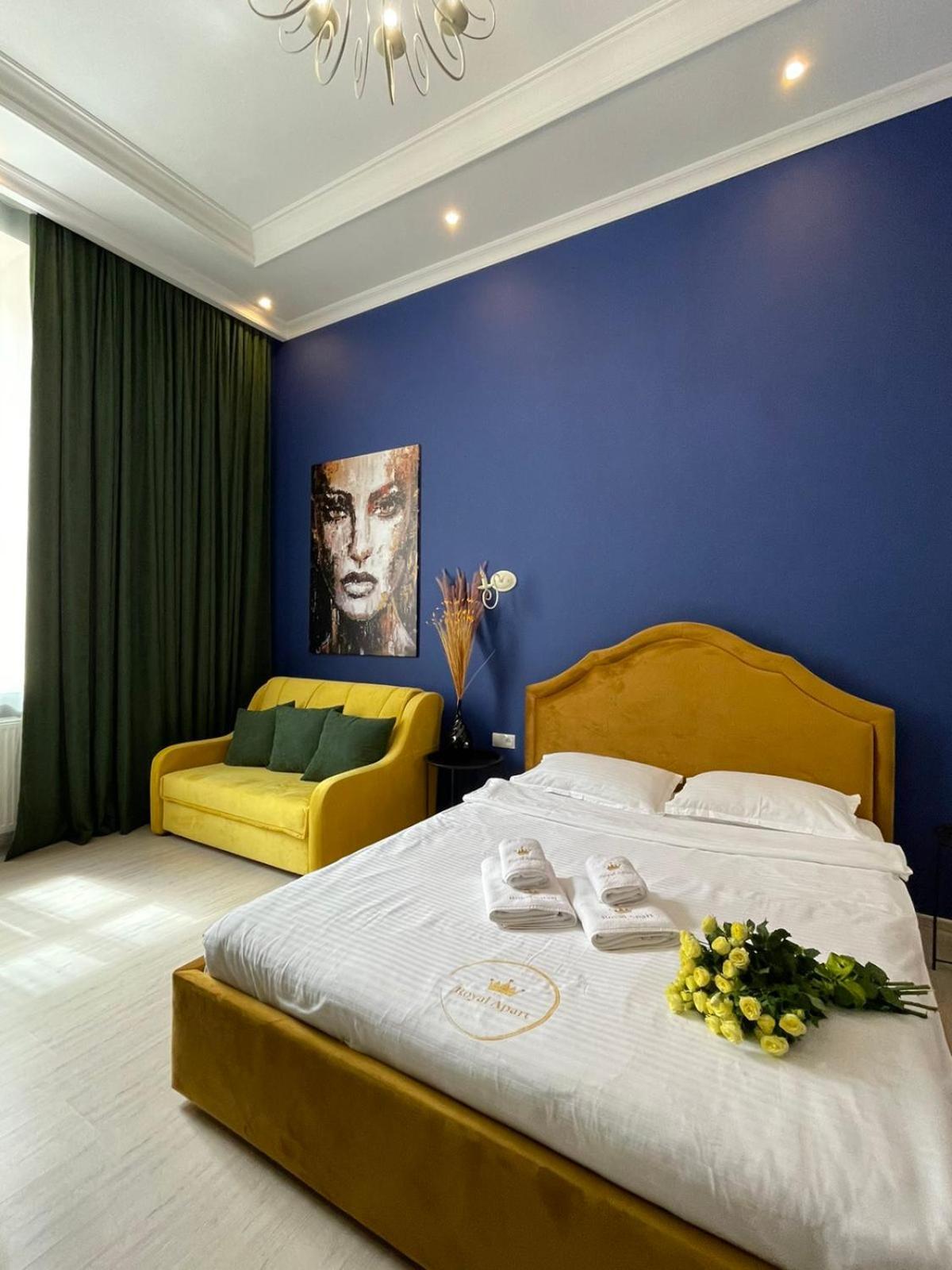 Royal Apartment On Slovatskogo 8 Lviv Ngoại thất bức ảnh